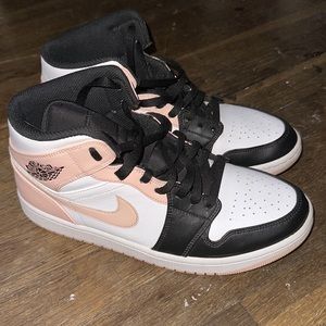 🥀 Arctic orange 🖤 Jordan 1 mid